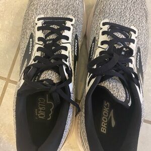 Mens Brooks Adrenaline 23. Size 12